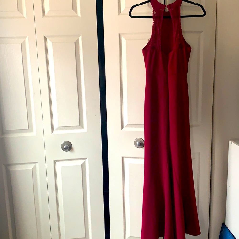 Red gown - Picture 2 of 3
